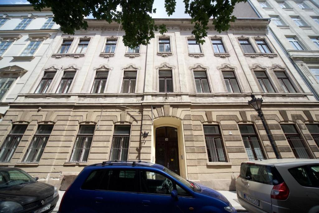 Amber Gardenview Studios Downtown - Resim 23