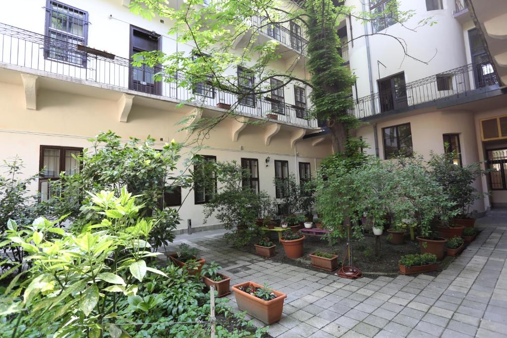 Amber Gardenview Studios Downtown - Resim 29