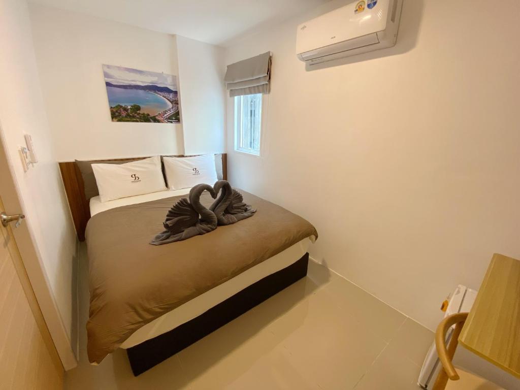 Postel nebo postele na pokoji v ubytování SJ Beach House Patong