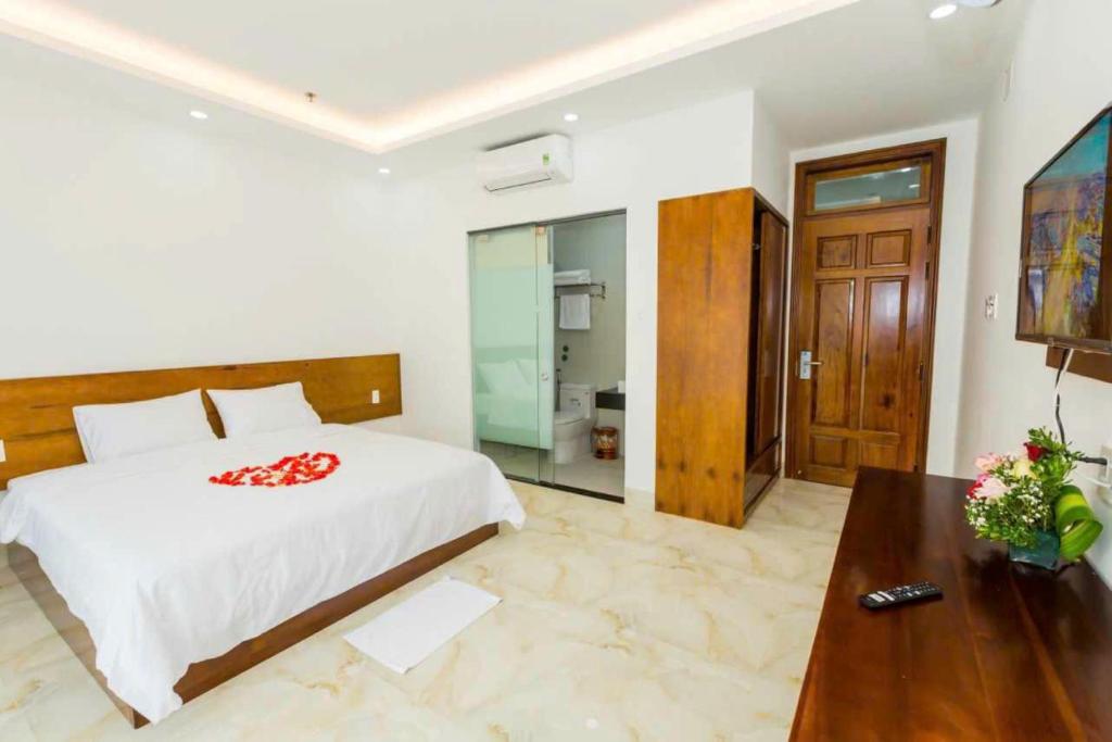 Postel nebo postele na pokoji v ubytování Hồng Gấm Hotel