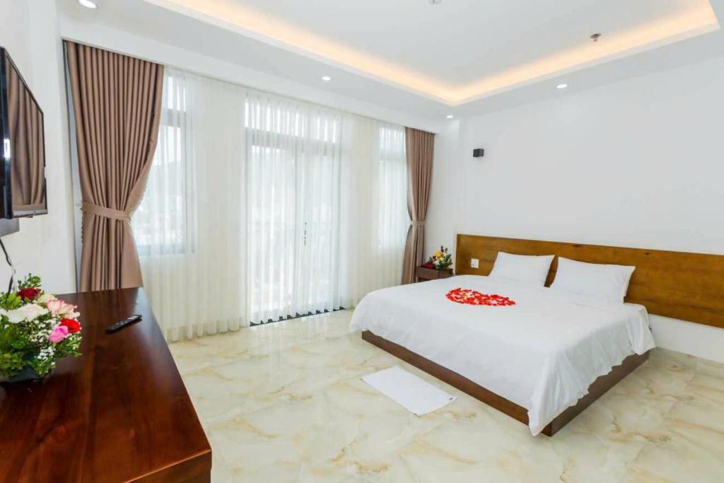 Postel nebo postele na pokoji v ubytování Hồng Gấm Hotel