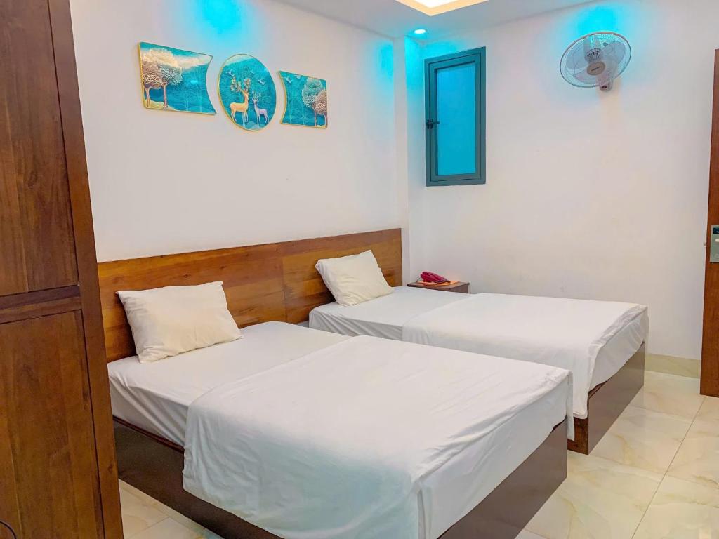 Postel nebo postele na pokoji v ubytování Hồng Gấm Hotel