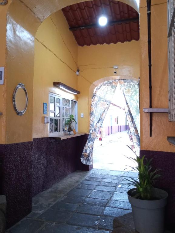 a hallway of a house with an archway at Servicios de Hospedaje in Orizaba