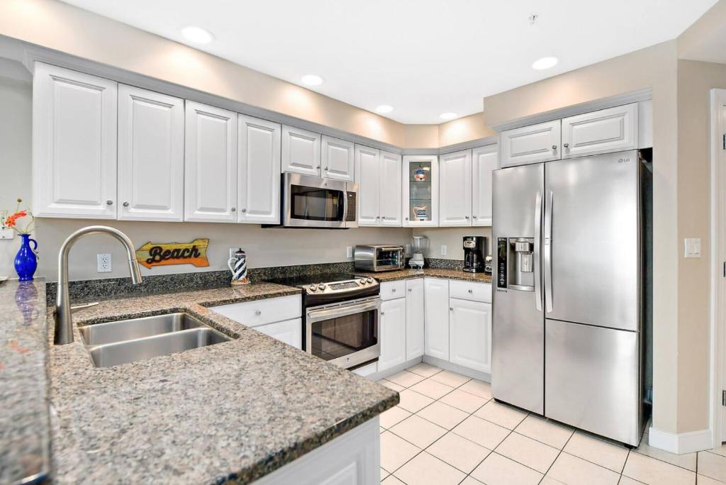 Spacious 3-Bedroom, 3-Bathroom Condo in Ocean City with Beach and Bay Views
