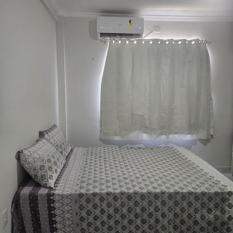 Postel nebo postele na pokoji v ubytování Quarto para dois com ar-condicionado