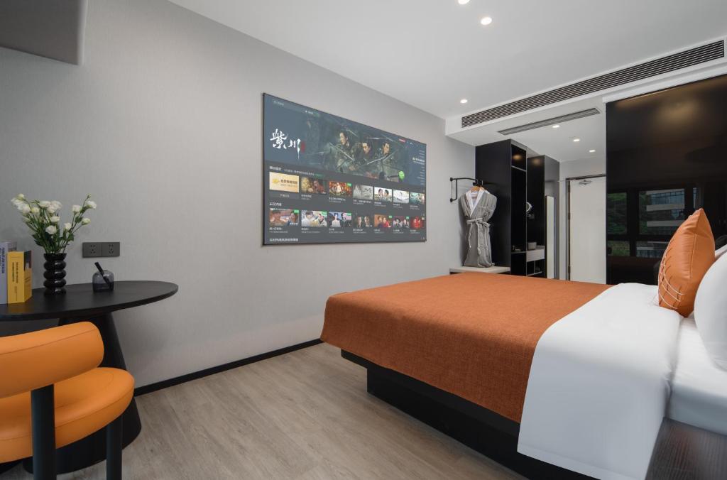 Postel nebo postele na pokoji v ubytování LlA Hotel Liang Jun Plaza, Xixiang Avenue