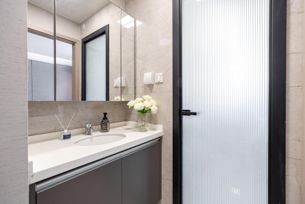 Koupelna v ubytování Shenzhen Gangxiahui Executive Apartment Futian Convention and Exhibition Center Branch
