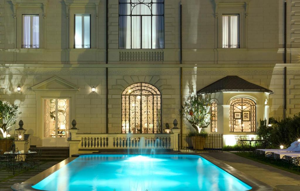 Bazén v ubytování Palazzo Dama - Hotel & SPA - Preferred Hotels & Resorts nebo v jeho okolí