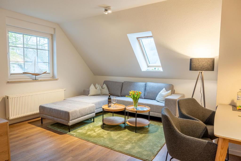 a living room with a couch and a table at Ostseedomizil "Ankerbuk", Ferienwohnung Möwe in Born
