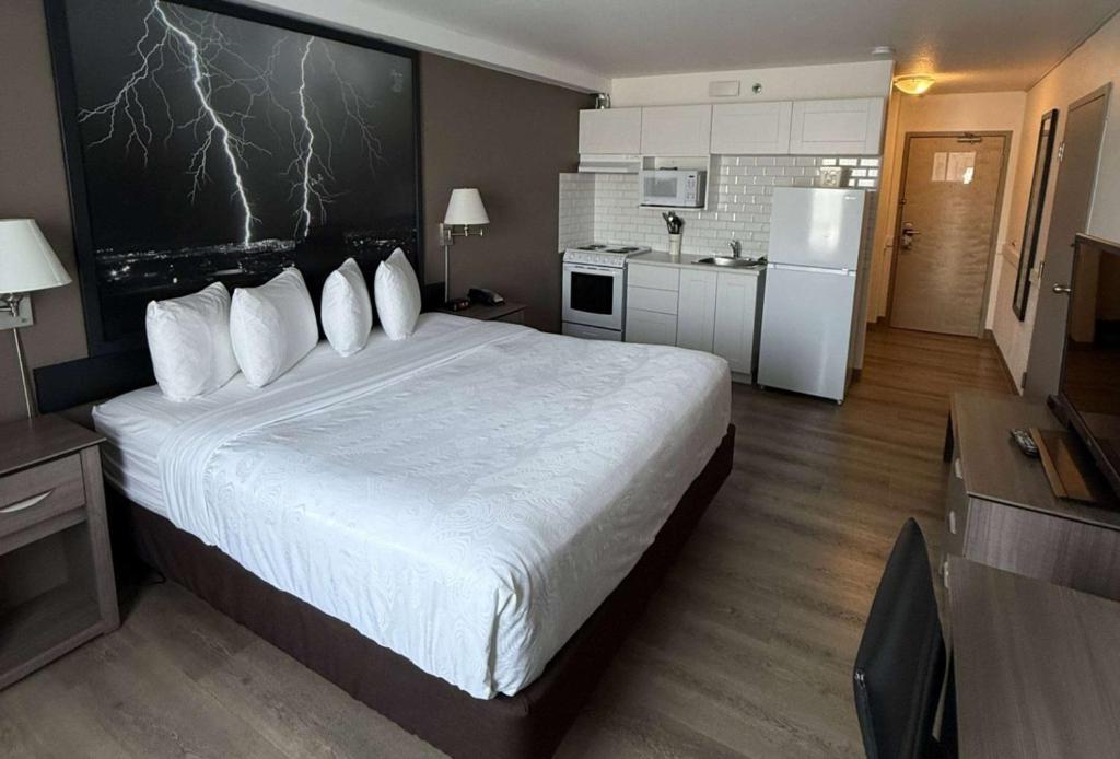 Kuchyň nebo kuchyňský kout v ubytování Super 8 by Wyndham Dawson Creek