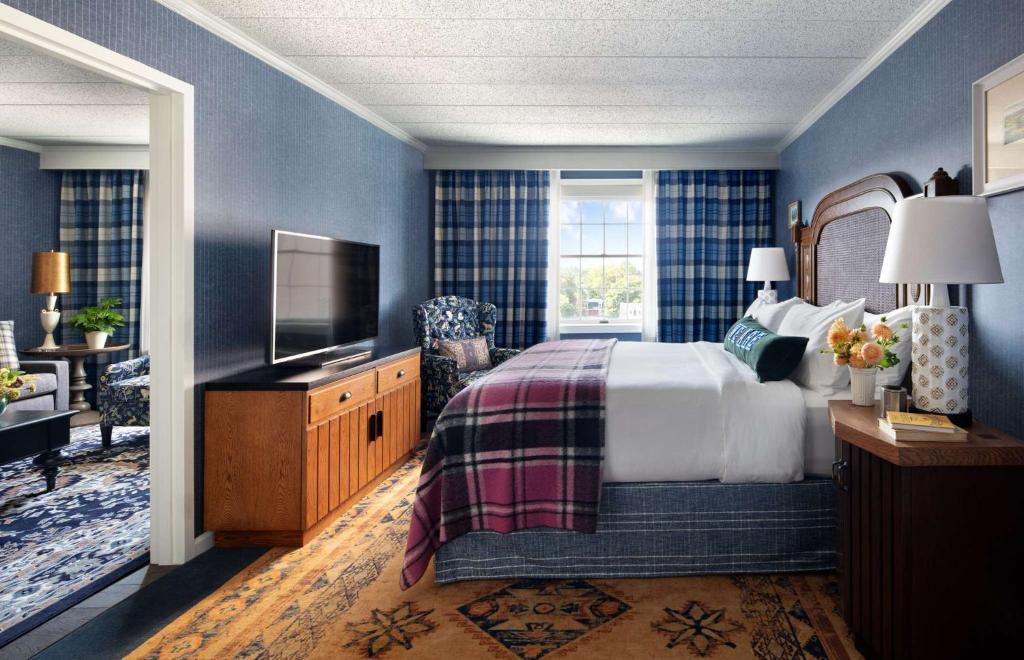 Graduate by Hilton State College photo