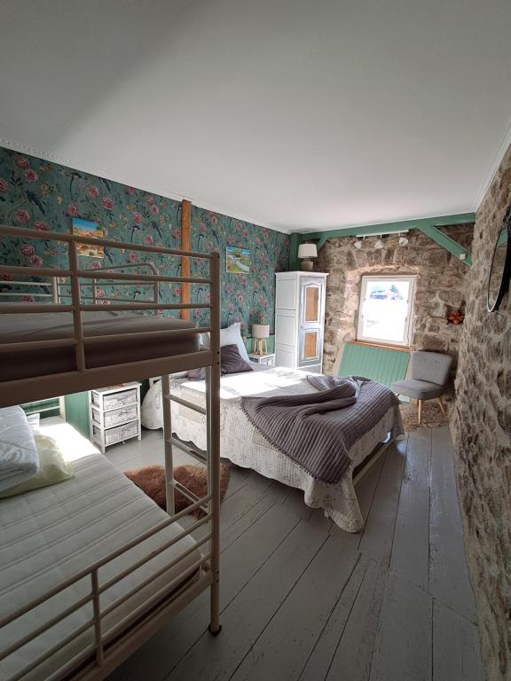 Postel nebo postele na pokoji v ubytování Le Relais De Rochepaule