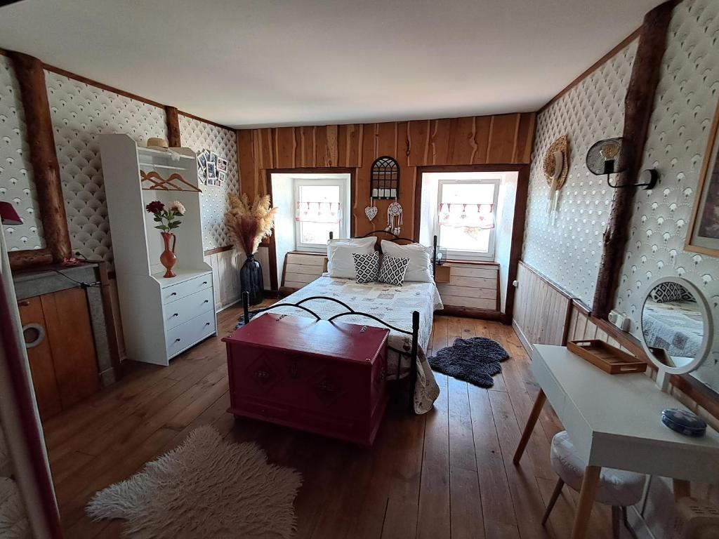 Postel nebo postele na pokoji v ubytování Le Relais De Rochepaule