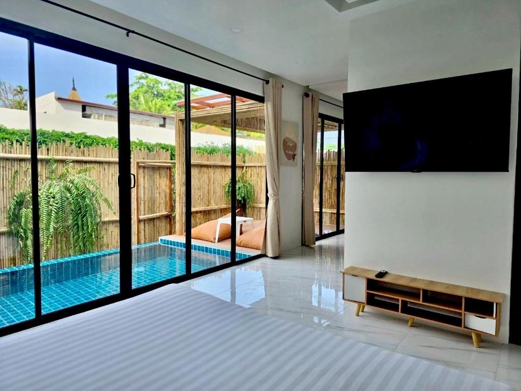 Bazén v ubytování Ubox Samui Hostel - Chaweng beach nebo v jeho okolí