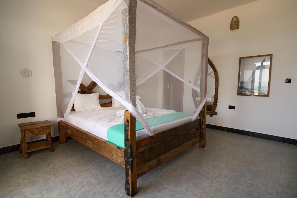 Postel nebo postele na pokoji v ubytování Dhow Beach Boutique Hotel