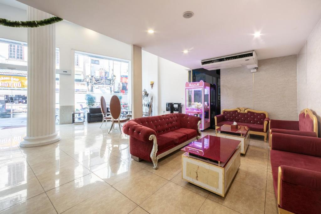 Posezení v ubytování A25 Hotel - 19 Chả Cá
