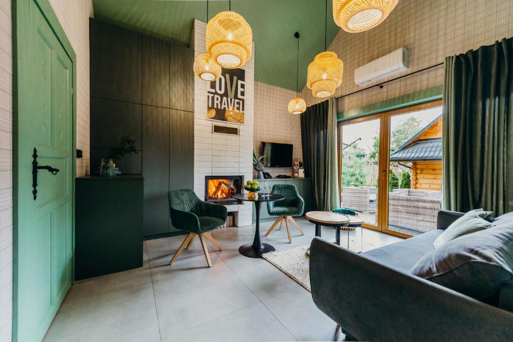 TV a/nebo společenská místnost v ubytování Hotel Bacówka Radawa & SPA