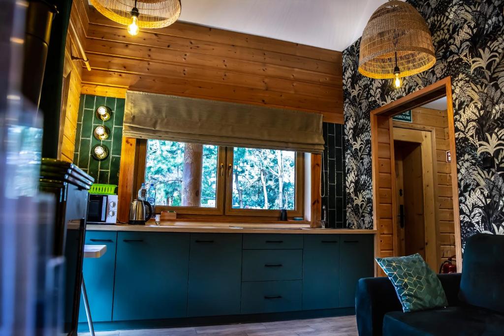 Kuchyň nebo kuchyňský kout v ubytování Hotel Bacówka Radawa & SPA
