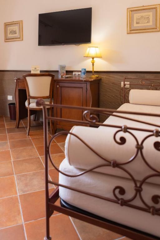 TV a/nebo společenská místnost v ubytování SarAnd Relais-Adults Only