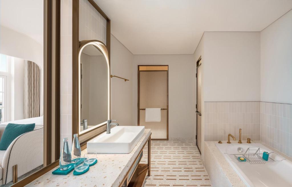 La Festa Phu Quoc, Curio Collection By Hilton - 8