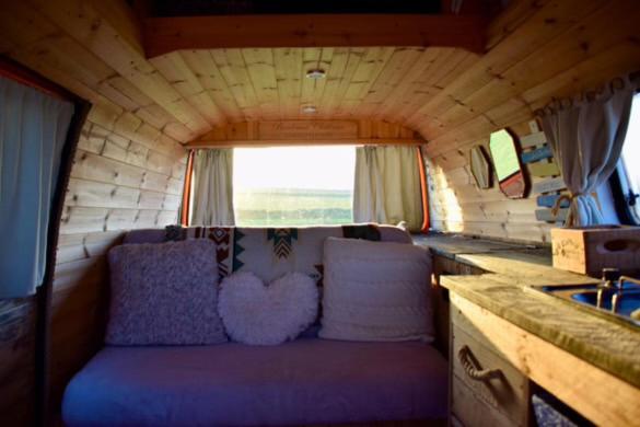 Area soggiorno di Glór na d'Tonnta Glamping
