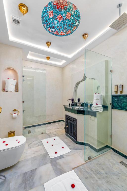 Kuchyň nebo kuchyňský kout v ubytování Riad Diamond Of Marrakech & Spa