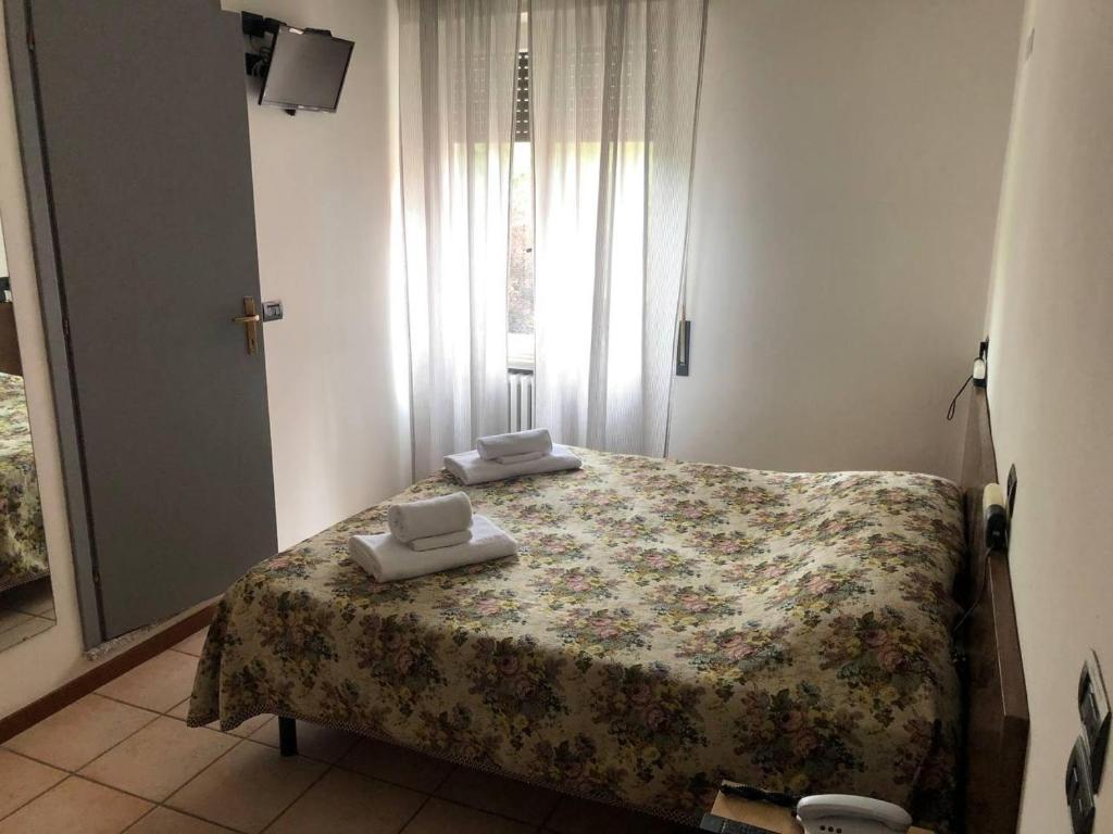 A bed or beds in a room at BE ME Hotel Helvetia