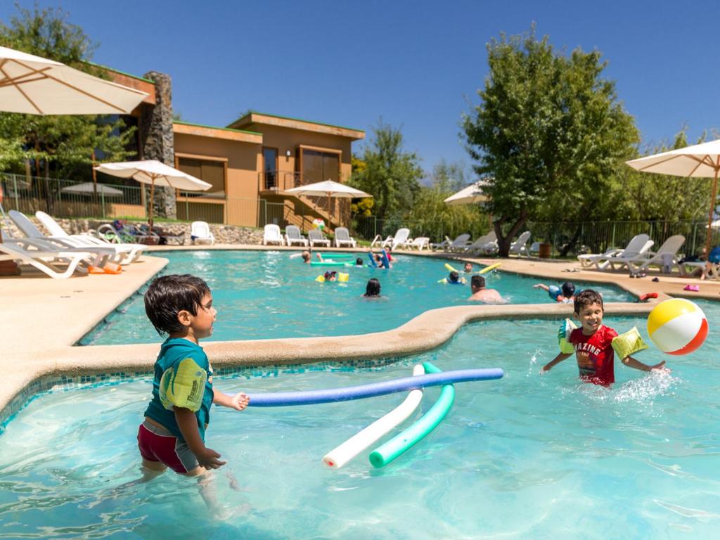 Bazén v ubytování Olmue Natura Lodge & Spa nebo v jeho okolí