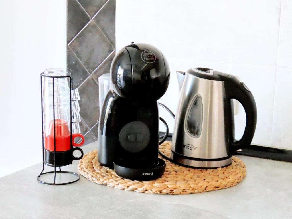 Příslušenství pro přípravu čaje a kávy v ubytování Refreshing Oasis