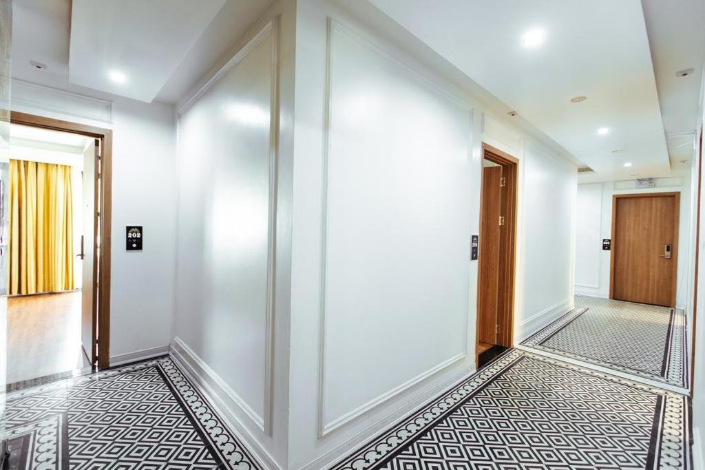 Bài Thơ Mountain Hotel - 9