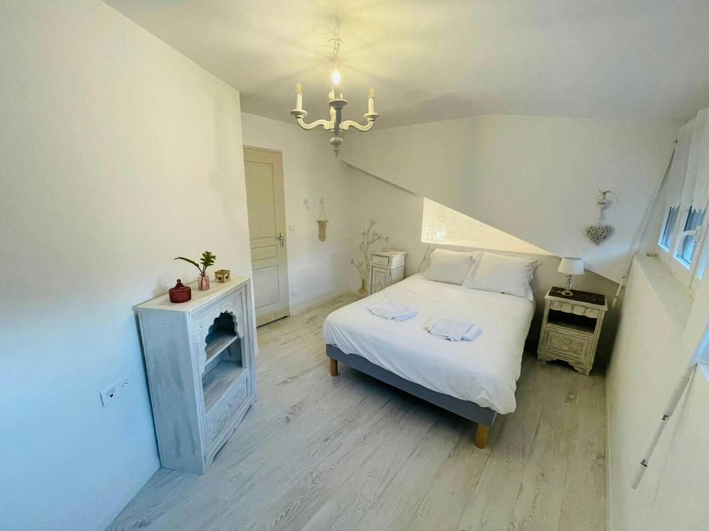Un ou plusieurs lits dans un hébergement de l'établissement Magnifique Maison dartiste La Maison Aerts