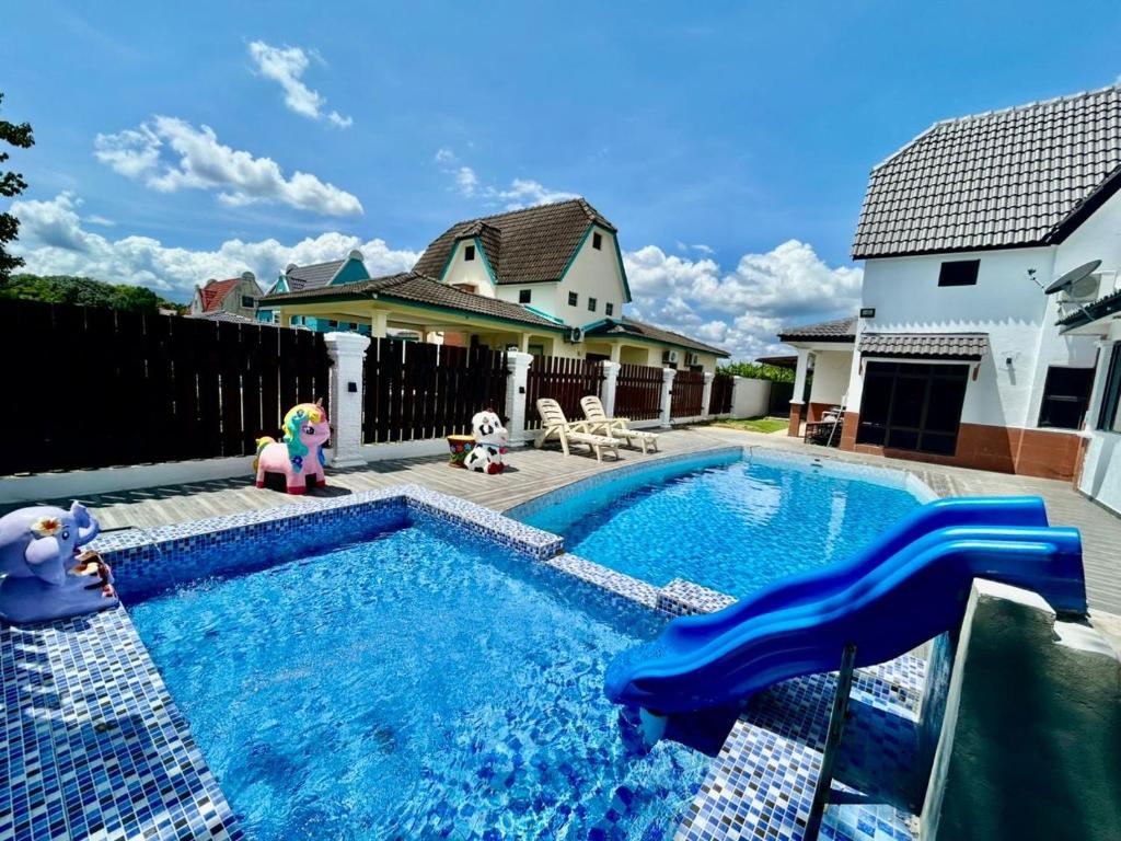 Πισίνα στο ή κοντά στο A Famosa Resort sunset 1075 villa 4 bathroom 6 bedroom karaoke bbq snooker