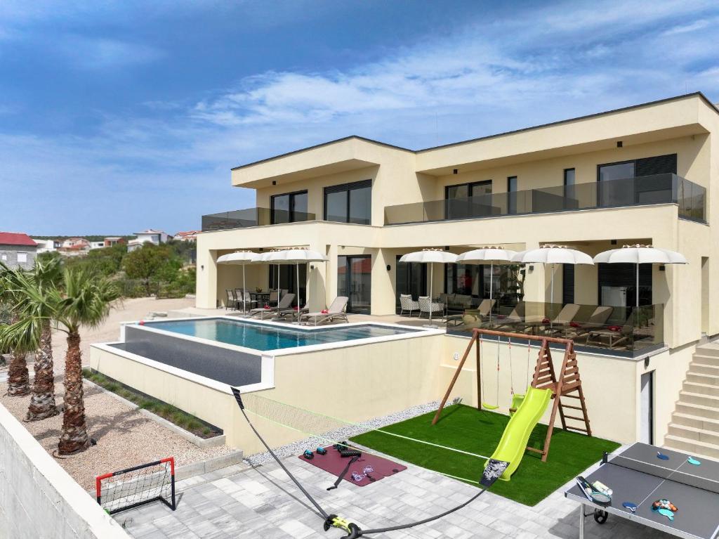 Kolam renang di atau dekat dengan Villa Novue with pool