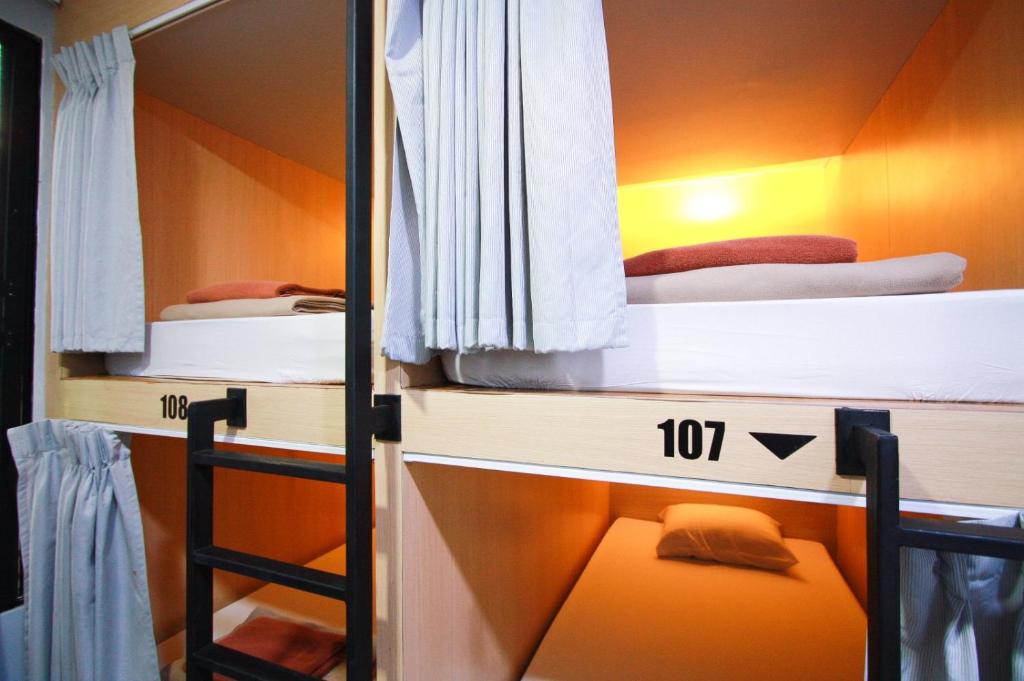
6-Bed Mixed Dormitory Room
