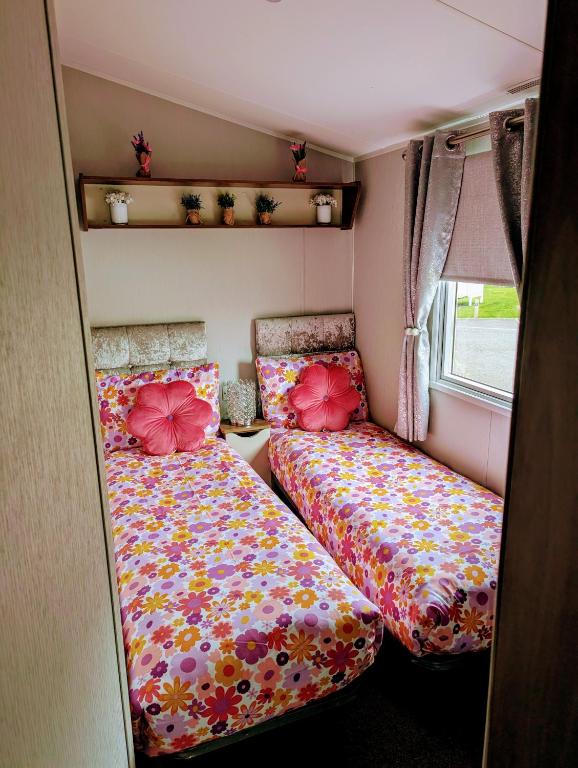 Postel nebo postele na pokoji v ubytování Rosie's Seton Retreat