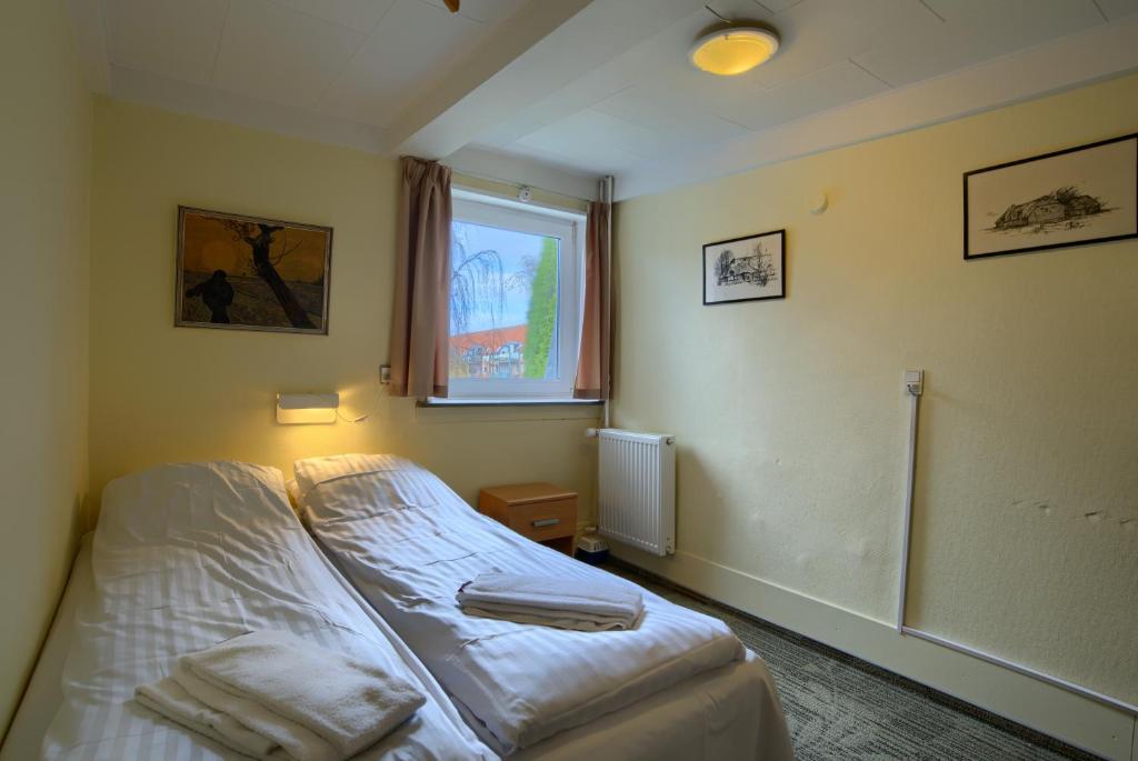 Postel nebo postele na pokoji v ubytování Ebsens Hotel