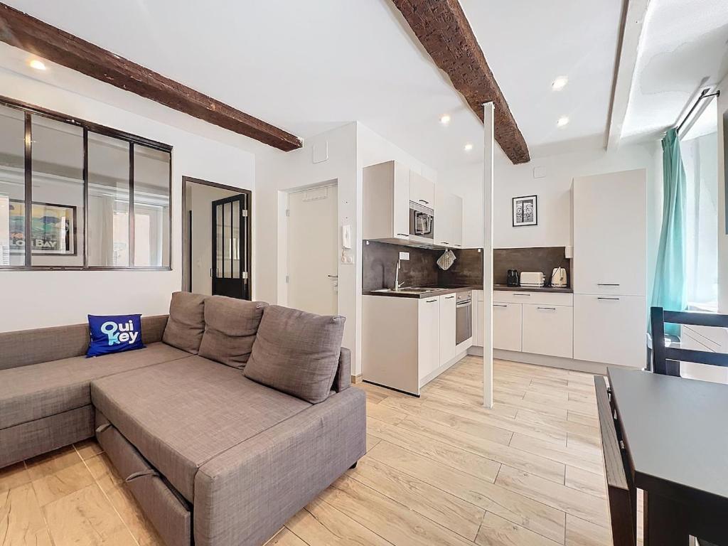 Photo de la galerie de l'établissement T2 moderne idéalement situé en coeur de ville, à Toulon