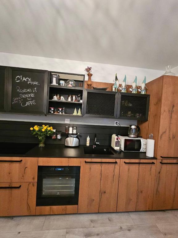 Kuchyň nebo kuchyňský kout v ubytování Casa in Altomalcantone