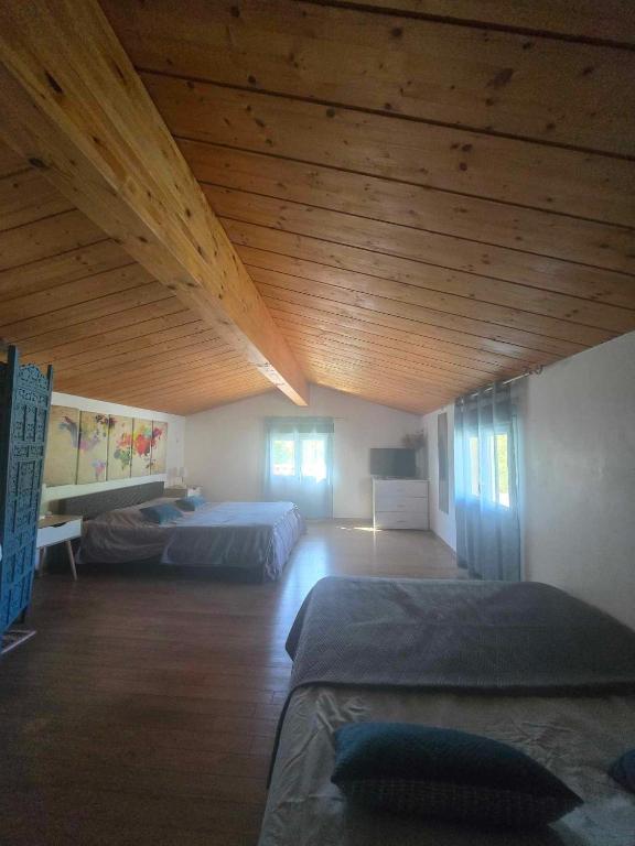 Postel nebo postele na pokoji v ubytování Chambre familiale "le pêcher"
