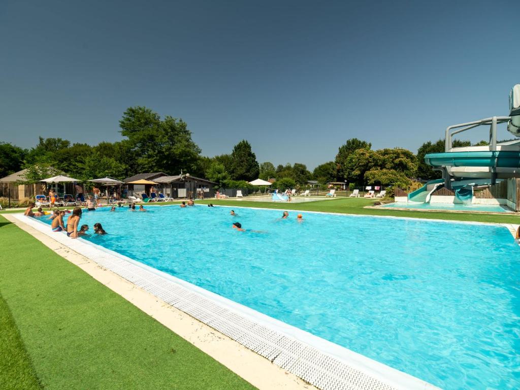 Gallery image of Flower Camping Echo du Malpas in Monceaux-sur-Dordogne