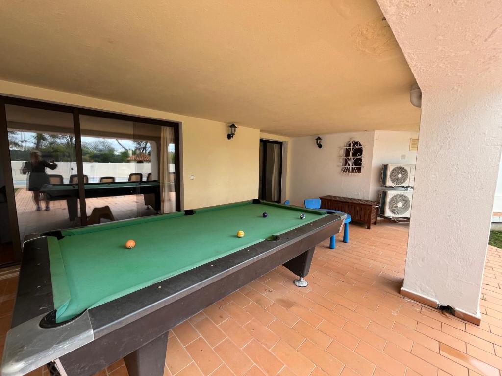 Biliár nebo kulečník v ubytování Villa Amarela