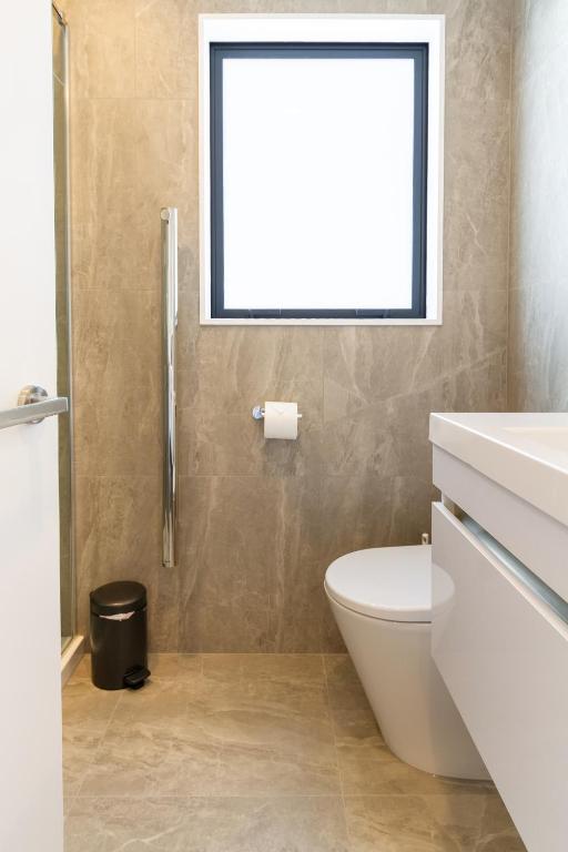 Character Meets Comfort, 2-Bedroom City Townhouse - Resim 17