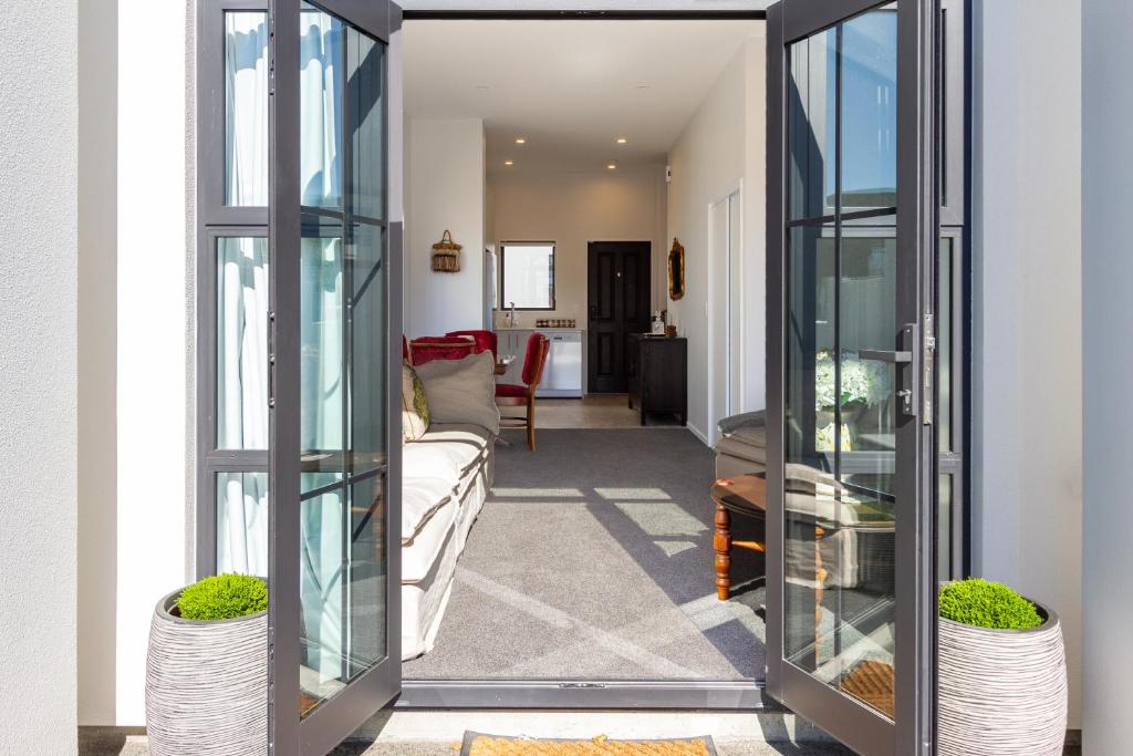 Character Meets Comfort, 2-Bedroom City Townhouse - Resim 9