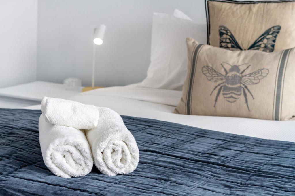 Character Meets Comfort, 2-Bedroom City Townhouse - Resim 19