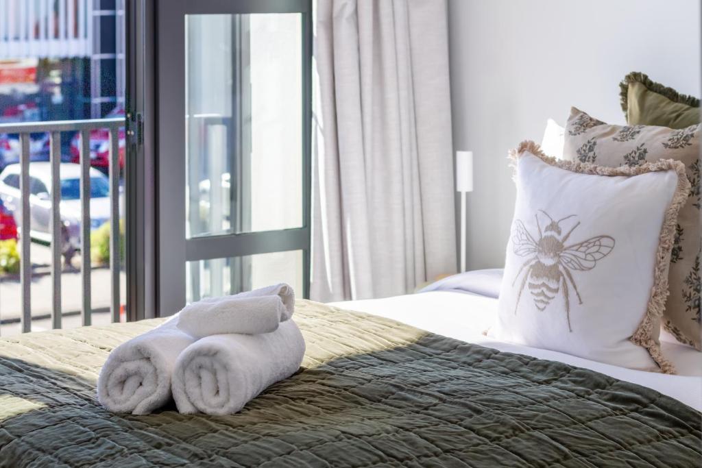 Character Meets Comfort, 2-Bedroom City Townhouse - Resim 13