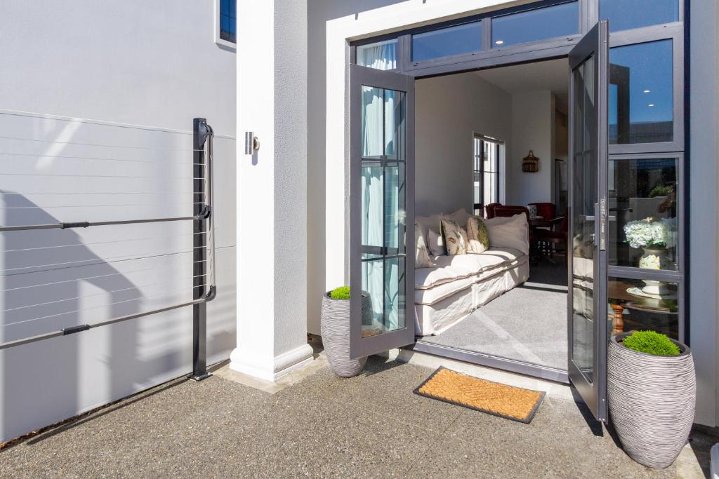 Character Meets Comfort, 2-Bedroom City Townhouse - Resim 10