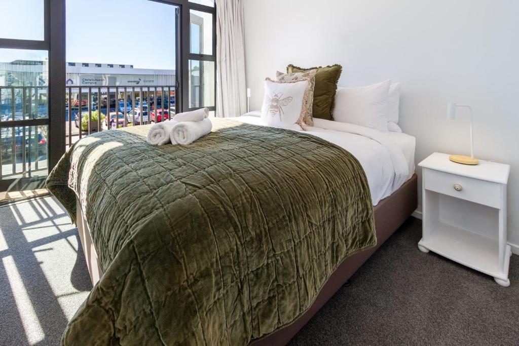 Character Meets Comfort, 2-Bedroom City Townhouse - Resim 7