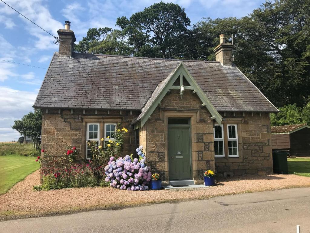 Κήπος έξω από το Duffus House Lodge