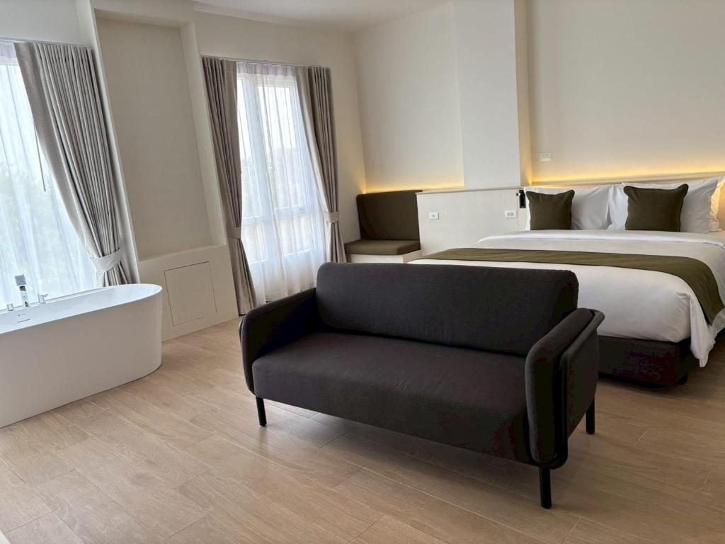 Postel nebo postele na pokoji v ubytování Hotel Whitt Hua Hin