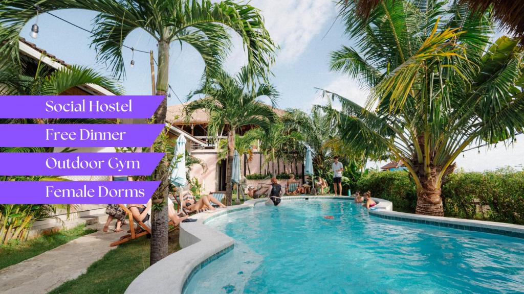 Bazén v ubytování Clandestino Hostel Canggu nebo v jeho okolí